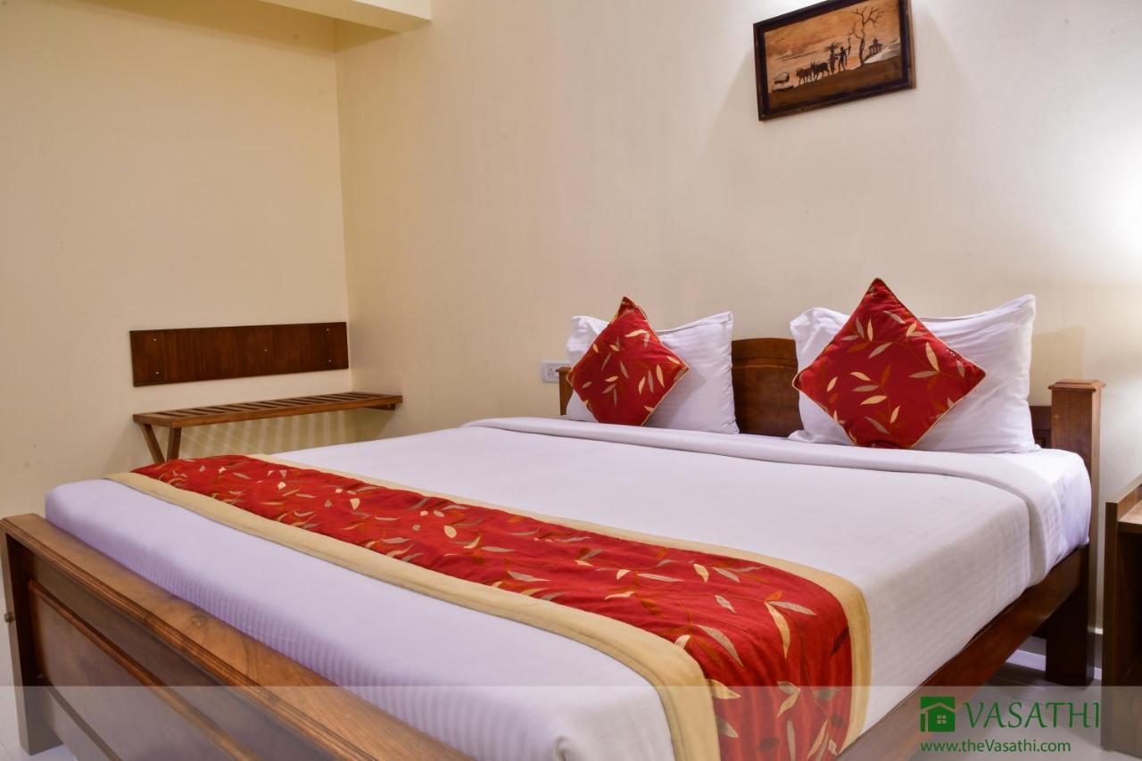 Vasathi Hotel Madikeri Exterior foto