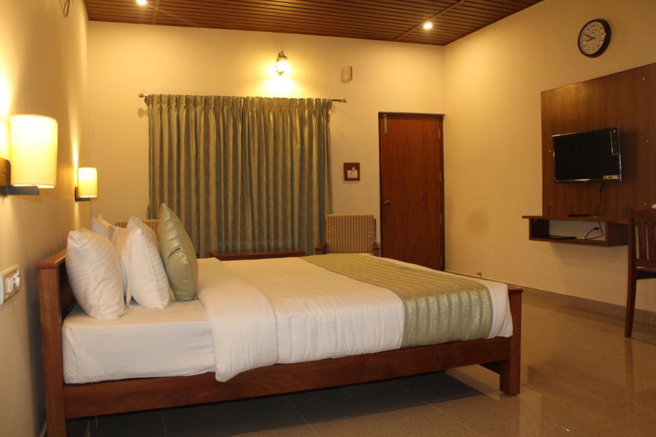 Vasathi Hotel Madikeri Exterior foto